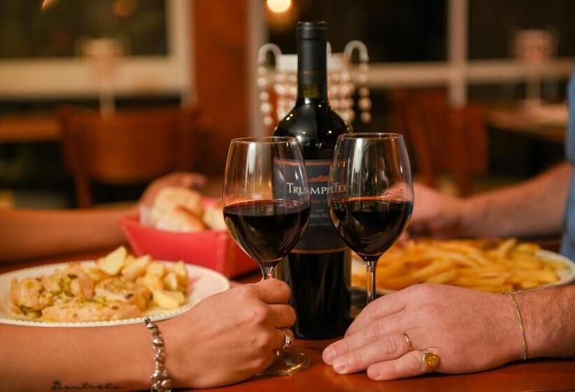 Bernie S Bed & Breakfast , A 3 Kilometros Del Aerop Ezeiza, Van ,in Out, Free Ezeiza Airport