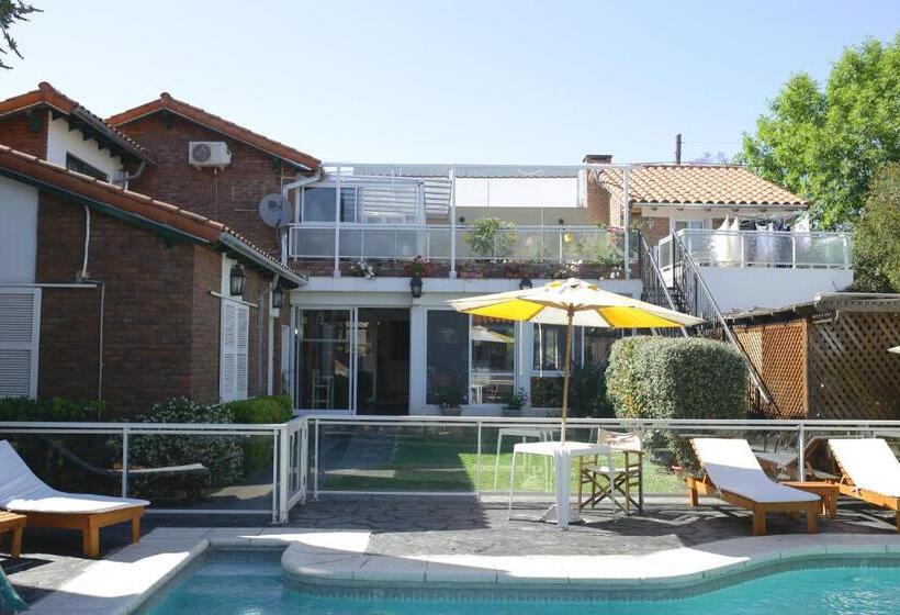 Bernie S Bed & Breakfast , A 3 Kilometros Del Aerop Ezeiza, Van ,in Out, Free Ezeiza Airport