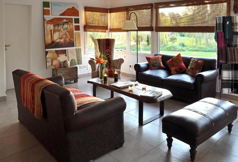 هتل Brisas Serranas