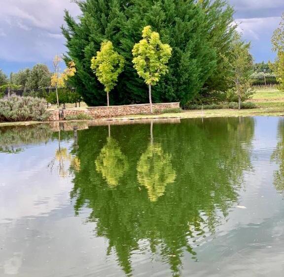 فندق Chaglasian Wine & Suites