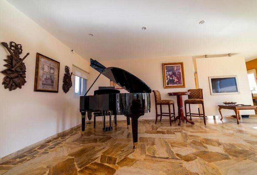 فندق Chaglasian Wine & Suites