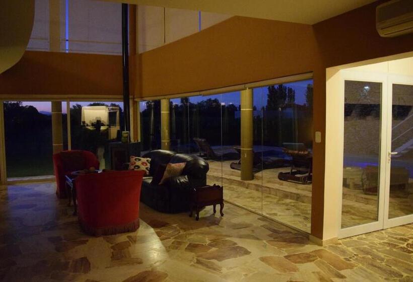 فندق Chaglasian Wine & Suites