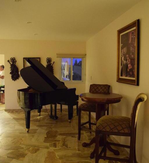 فندق Chaglasian Wine & Suites