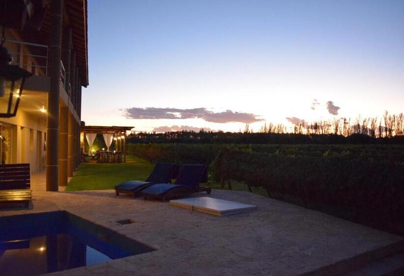 فندق Chaglasian Wine & Suites