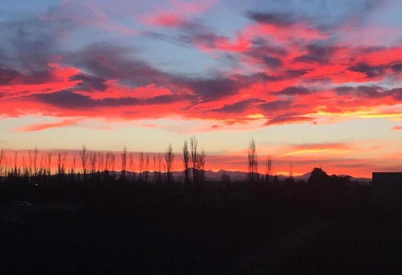 فندق Chaglasian Wine & Suites