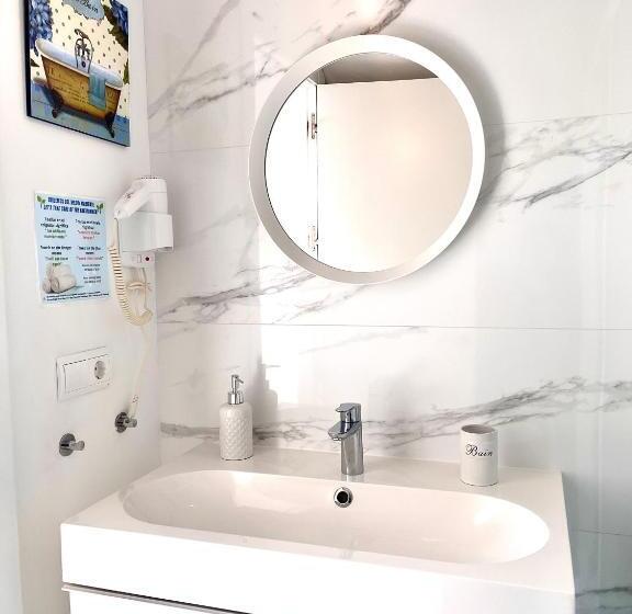 ホテル Hostal El Caprichito Marbella