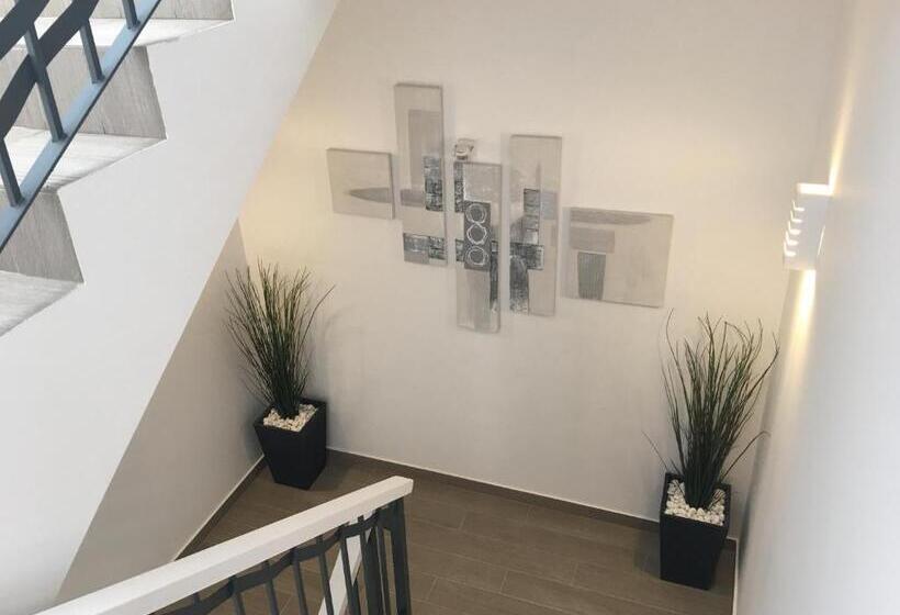 ホテル Hostal El Caprichito Marbella