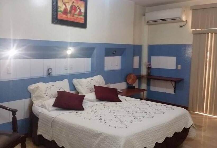 هتل Livingston Inn