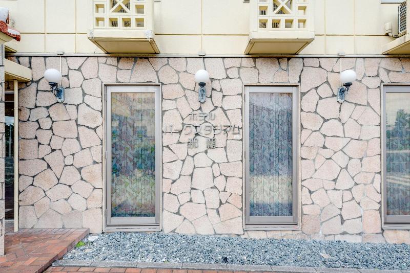 בית מלון כפרי Park Stadium Naha