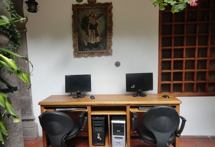 ホテル San Francisco De Quito