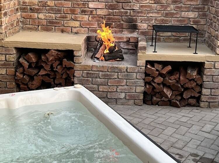 Manzini Swazi King Chalets