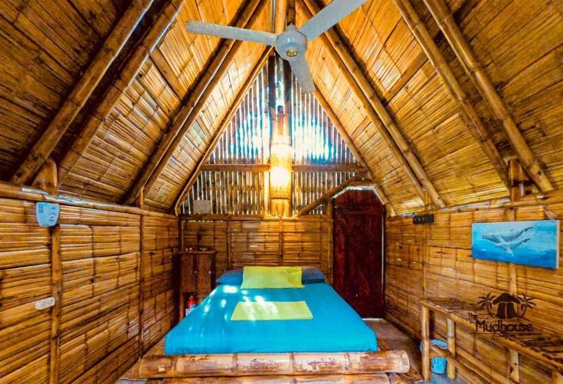 The Mudhouse Hostel Mompiche