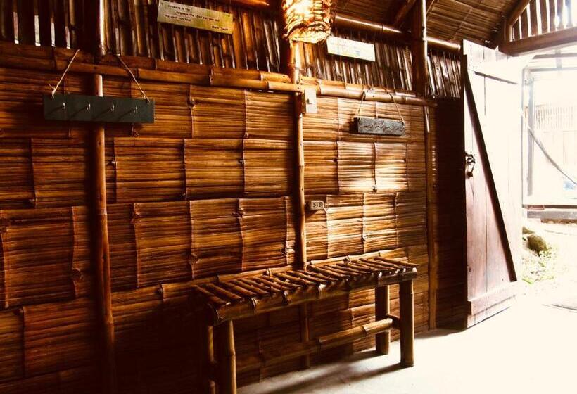 The Mudhouse Hostel Mompiche