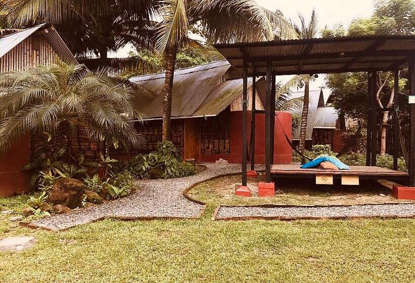 The Mudhouse Hostel Mompiche