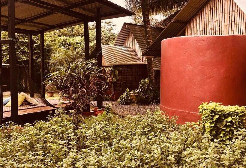 The Mudhouse Hostel Mompiche