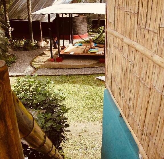 The Mudhouse Hostel Mompiche