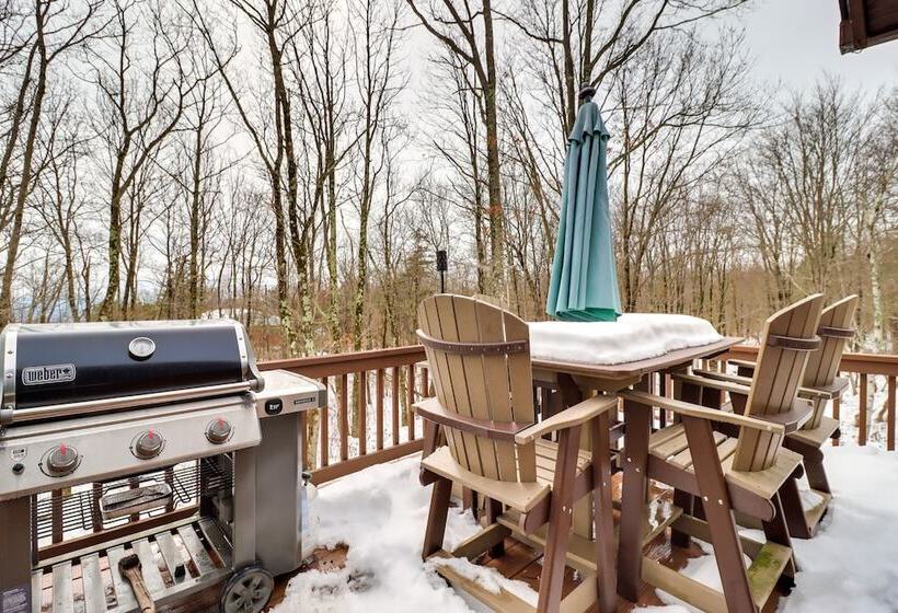 Hot Tub & Fire Pit: Albrightsville Log Cabin!