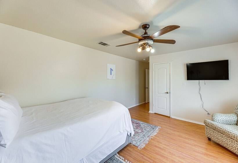 Austin Home W/ Deck   9 Mi To Zilker Park!