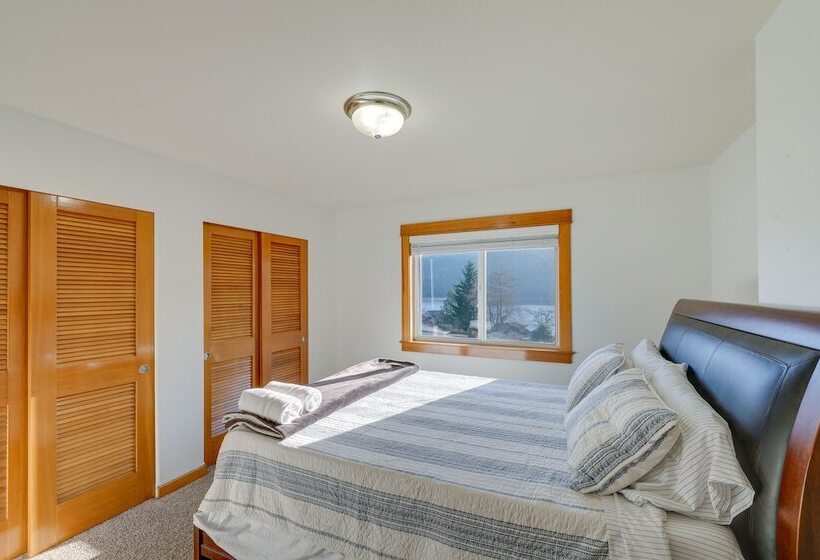 Stunning Mount Vernon Home W/ Big Lake Views!