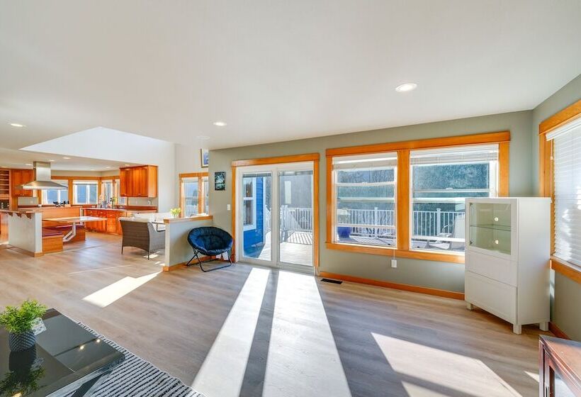 Stunning Mount Vernon Home W/ Big Lake Views!