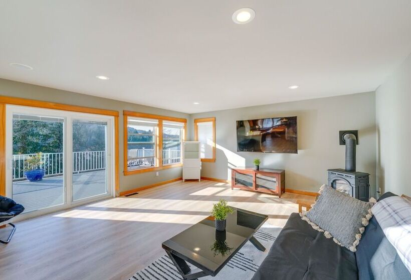 Stunning Mount Vernon Home W/ Big Lake Views!