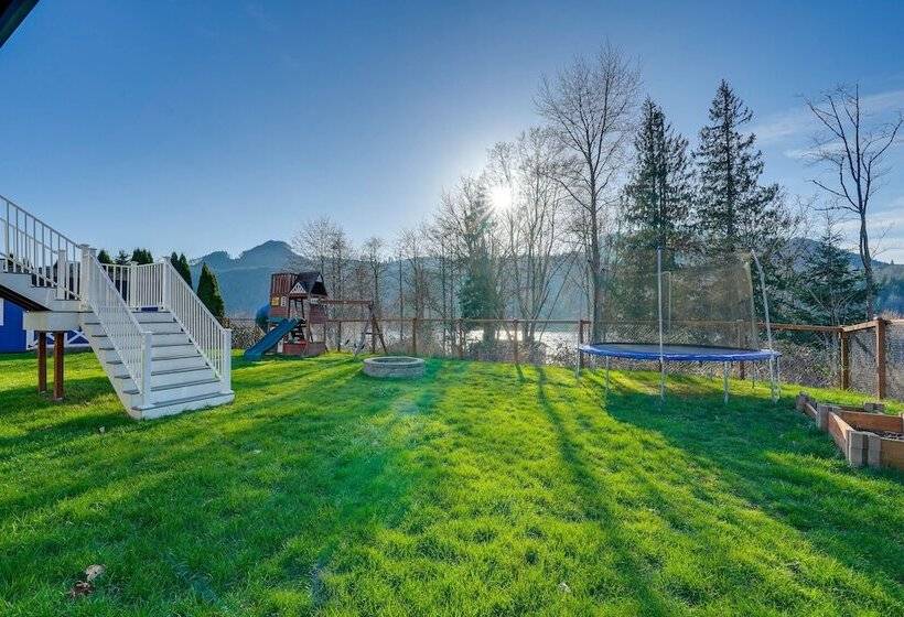 Stunning Mount Vernon Home W/ Big Lake Views!