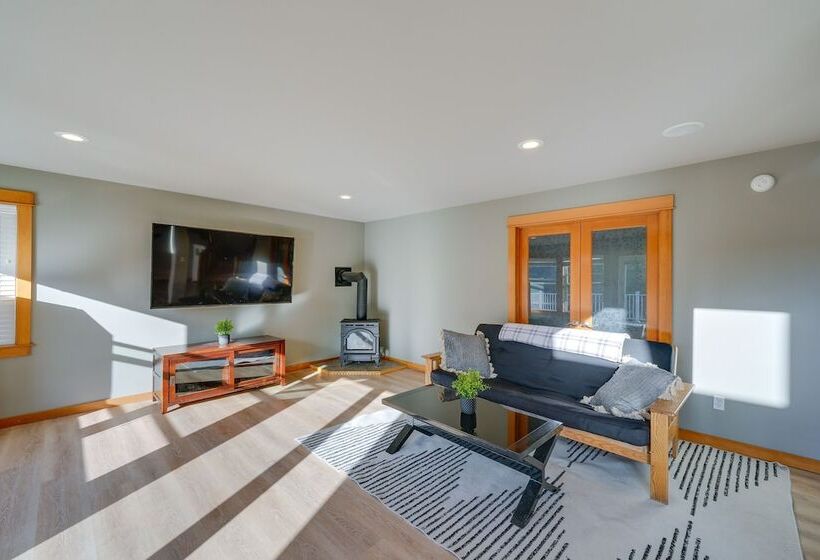 Stunning Mount Vernon Home W/ Big Lake Views!