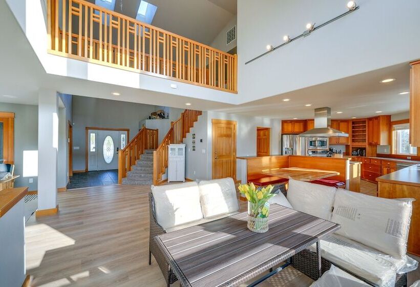 Stunning Mount Vernon Home W/ Big Lake Views!