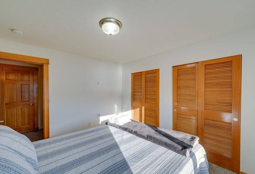 Stunning Mount Vernon Home W/ Big Lake Views!