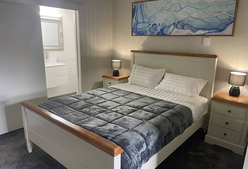 تختخواب و صبحانه Cypress Bnb