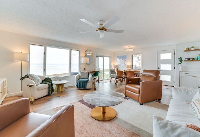 Bright Houghton Lake Home W/ Boat Dock + Fire Pit