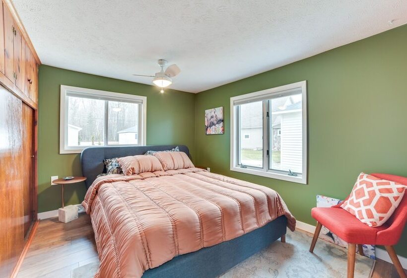 Bright Houghton Lake Home W/ Boat Dock + Fire Pit