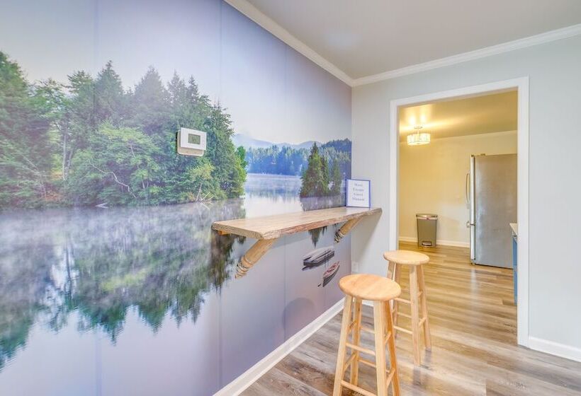 Bright Shelby Cottage W/ Deck & Creek Views!