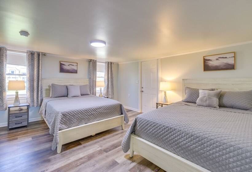 Bright Shelby Cottage W/ Deck & Creek Views!