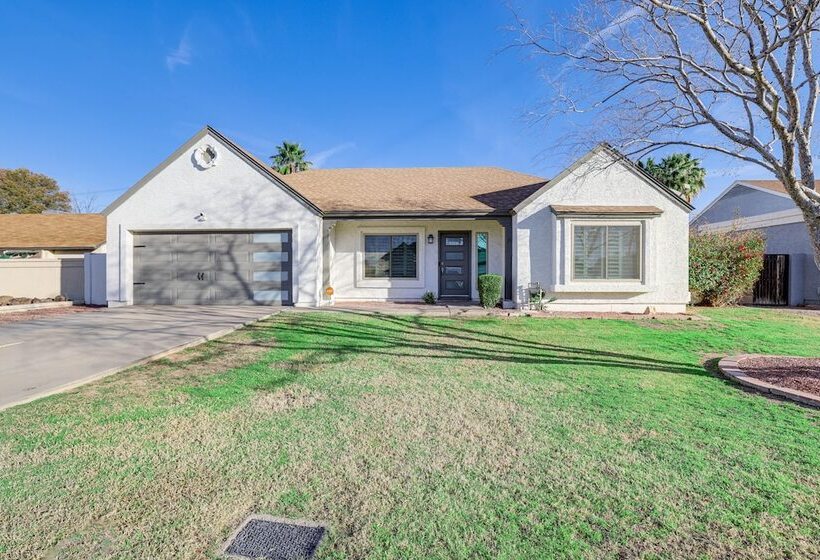 Bright Tempe Home W/ Fenced Backyard!