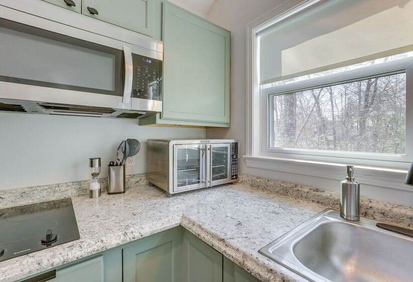 Charming Cottage At Waxahatchee Creek & Marina!