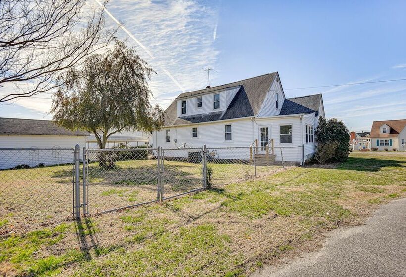 Charming Smithfield House: Walk To Downtown!