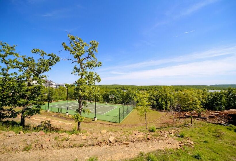 Cozy Carlton Landing Home   Pools & Lake Access