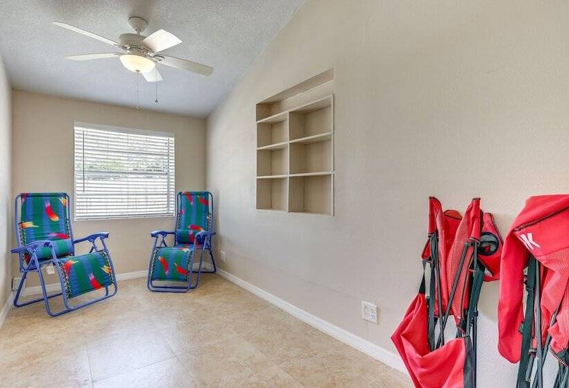 Cozy Jacksonville Home ~ 12 Mi To Downtown!