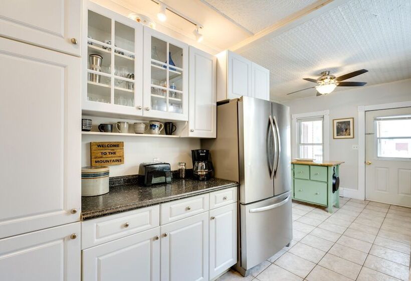 Cozy New Hampshire Retreat W/ Fire Pit & Porch!