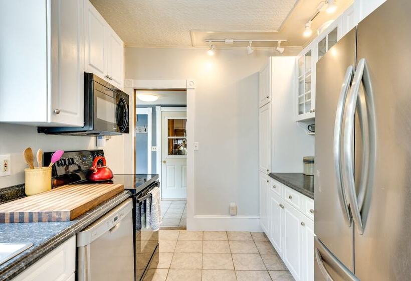 Cozy New Hampshire Retreat W/ Fire Pit & Porch!