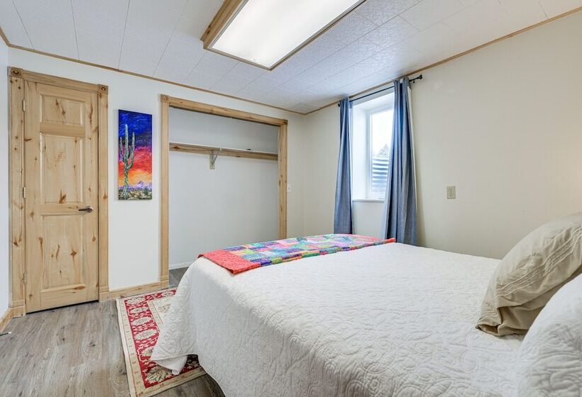 Dog Friendly Montana Home W/ Deck & Fenced In Yard