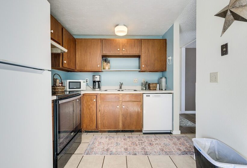 Dog Friendly Montana Home W/ Deck & Fenced In Yard