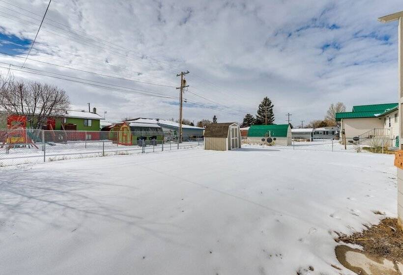 Dog Friendly Montana Home W/ Deck & Fenced In Yard