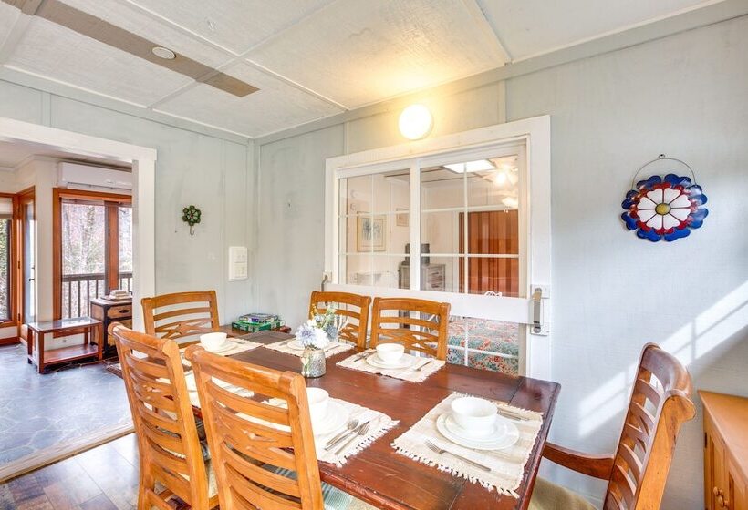 Dog Friendly Newland Cabin W/ Deck + Lake Access!