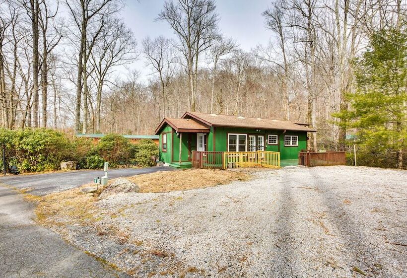 Dog Friendly Newland Cabin W/ Deck + Lake Access!