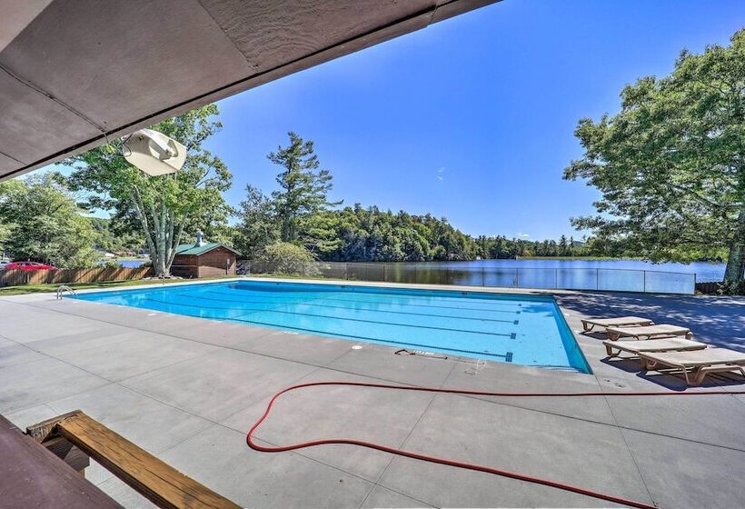 Dog Friendly Newland Cabin W/ Deck + Lake Access!