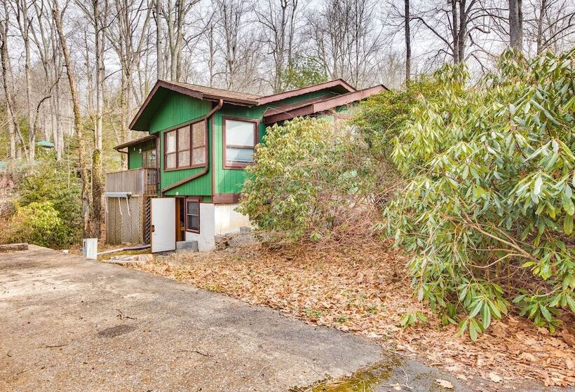 Dog Friendly Newland Cabin W/ Deck + Lake Access!