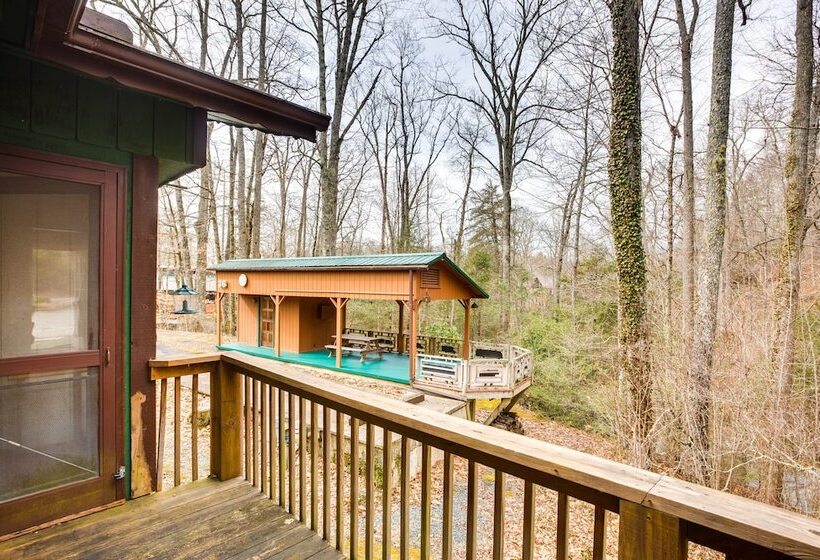 Dog Friendly Newland Cabin W/ Deck + Lake Access!