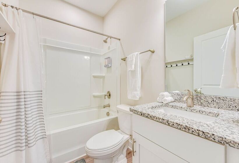 Family Friendly Home ~ 5 Mi To Unc Charlotte!